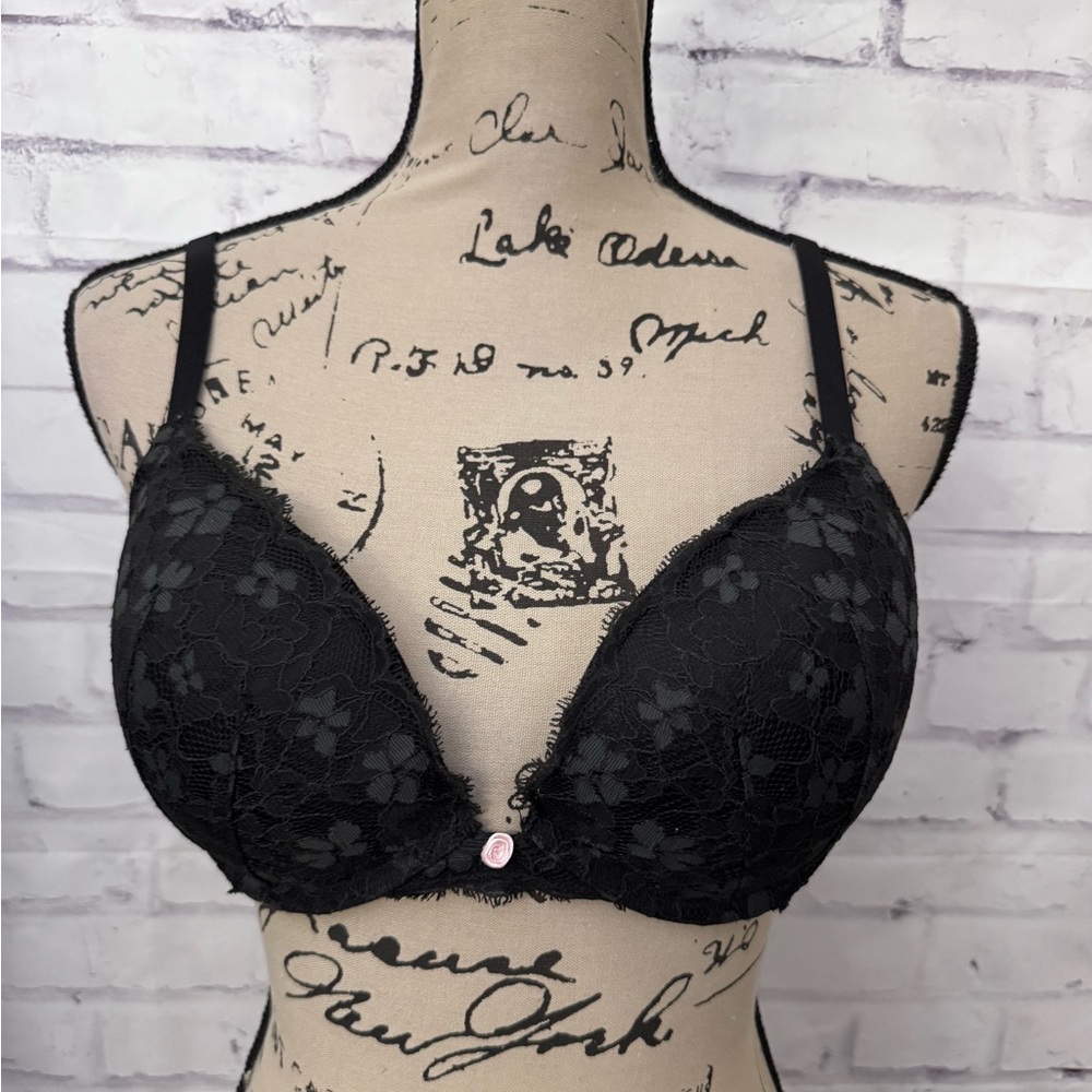 Victoria’s Secret Bra Size 34D Dream Angels Push Up Black Lace Sexy Underwire